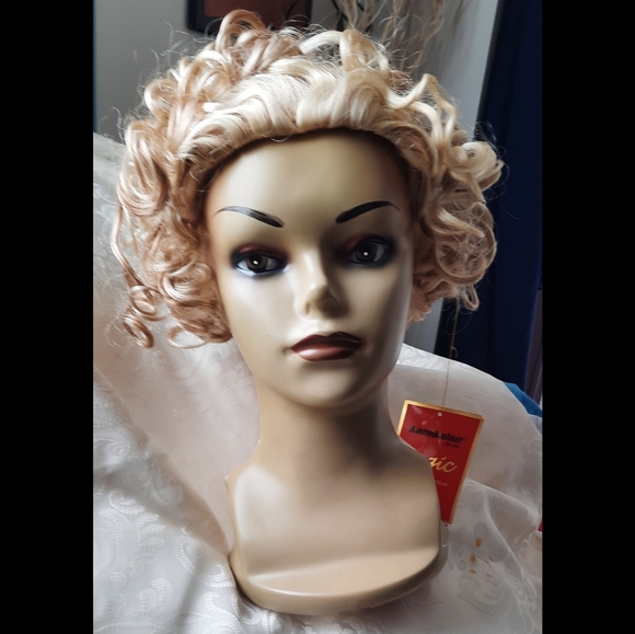 Short Blond Curly Wig - Picture 1 of 4